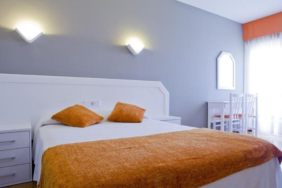 רבולטה Hotel Los Naranjos מראה חיצוני תמונה
